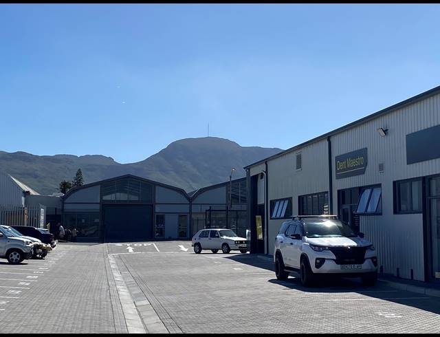 444M² WAREHOUSE TO LET IN TOKAI